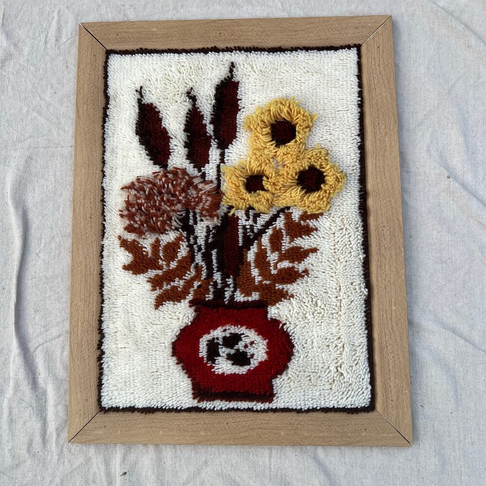 VTG 31x24 Floral Sunflower Latch Hook Wall Hanging Mid Century Kitchy Retro Shag
